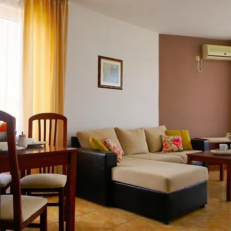 мидия на първа линия - Midia First Line Apartmán