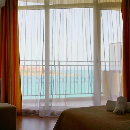 мидия на първа линия - Midia First Line