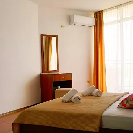 мидия на първа линия - Midia First Line