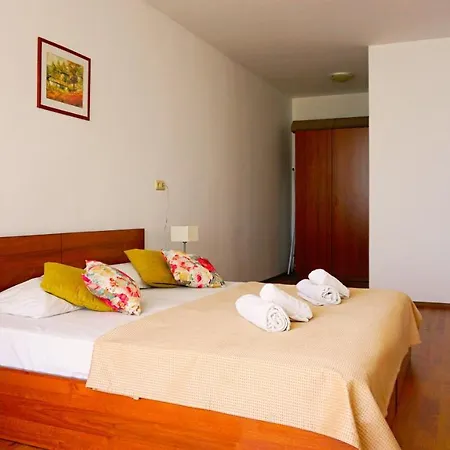 мидия на първа линия - Midia First Line Apartmán