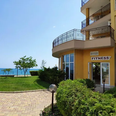 мидия на първа линия - Midia First Line