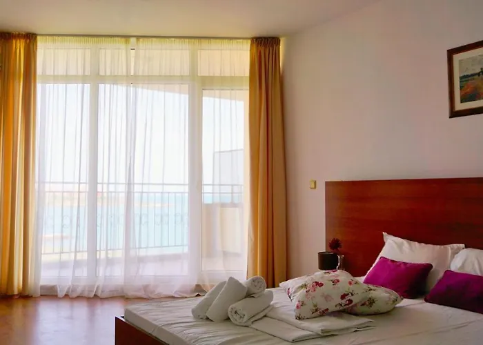 мидия на първа линия - Midia First Line